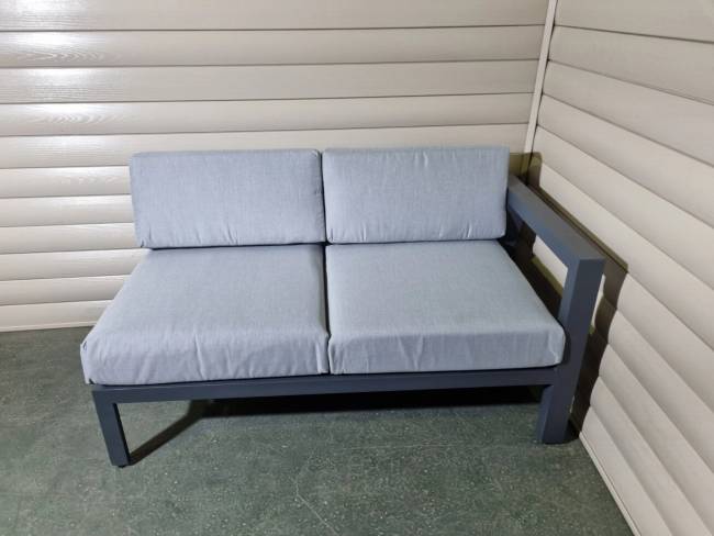 Угловой диван из алюминия Graphite