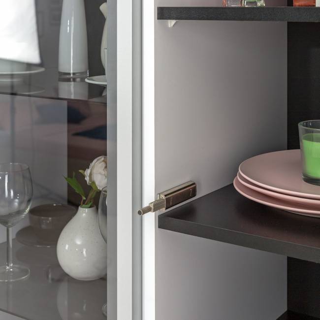 Шкаф Сидней 13.200 цвет белый/чёрный/МДФ белый глянец Шкаф Сидней 13.200 цвет белый/чёрный/МДФ белый глянец